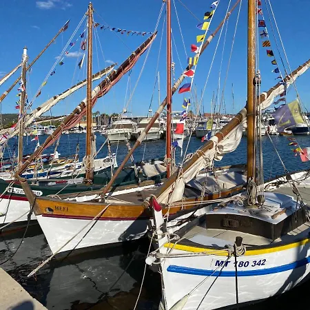 A Pied Du Port De Et De Sa アパート