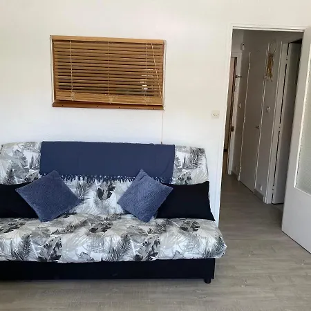 A Pied Du Port De Et De Sa *