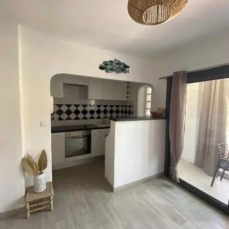 A Pied Du Port De Et De Sa