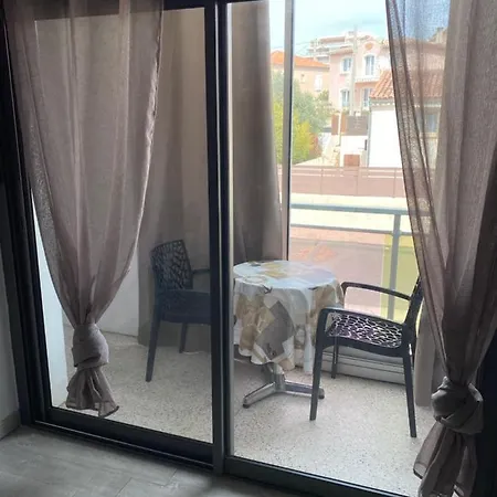 A Pied Du Port De Et De Sa * Bandol