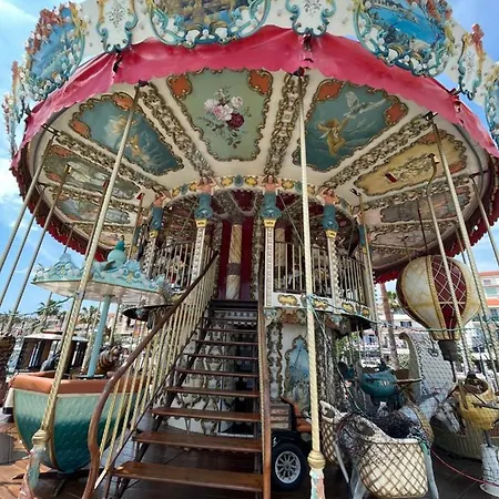 A Pied Du Port De Et De Sa *