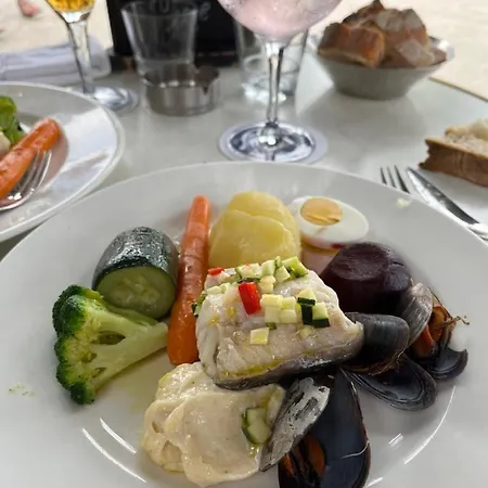 A Pied Du Port De Et De Sa *