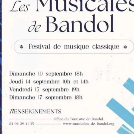 A Pied Du Port De Et De Sa Bandol