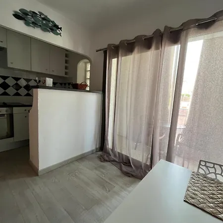 A Pied Du Port De Et De Sa