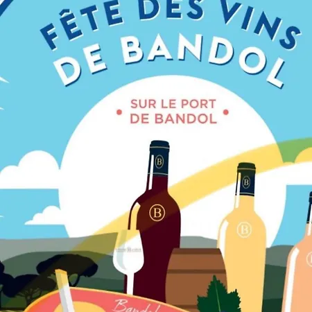 A Pied Du Port De Et De Sa *